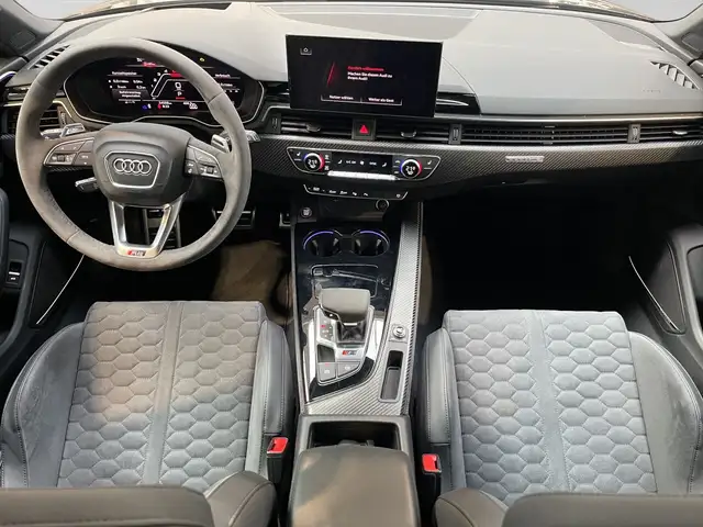 Audi RS4 view 5