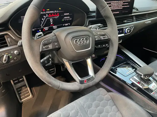 Audi RS4 view 9