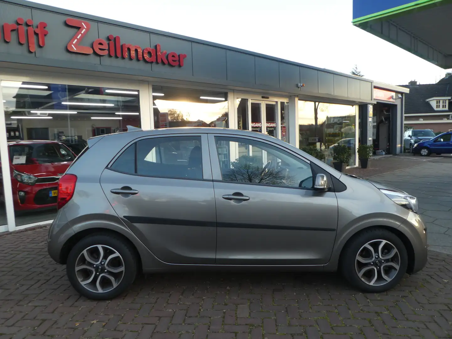 Kia Picanto 1.2 CVVT First Edition Camera, Airco(ecc), PDC V+A Grijs - 2