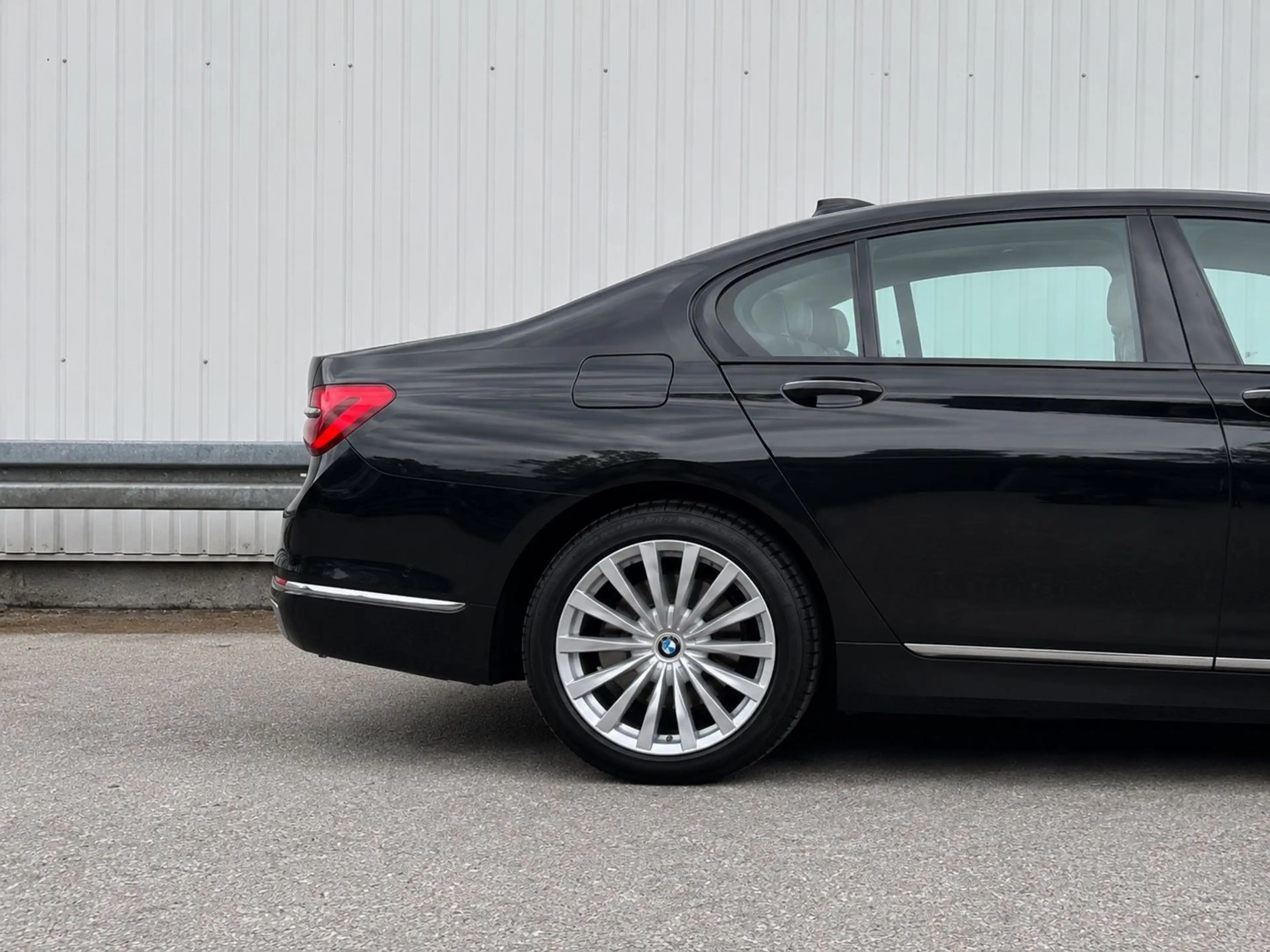 BMW 740 d xDrive*HUD*Soft Close*Massage*360 Kamera* — photo 22