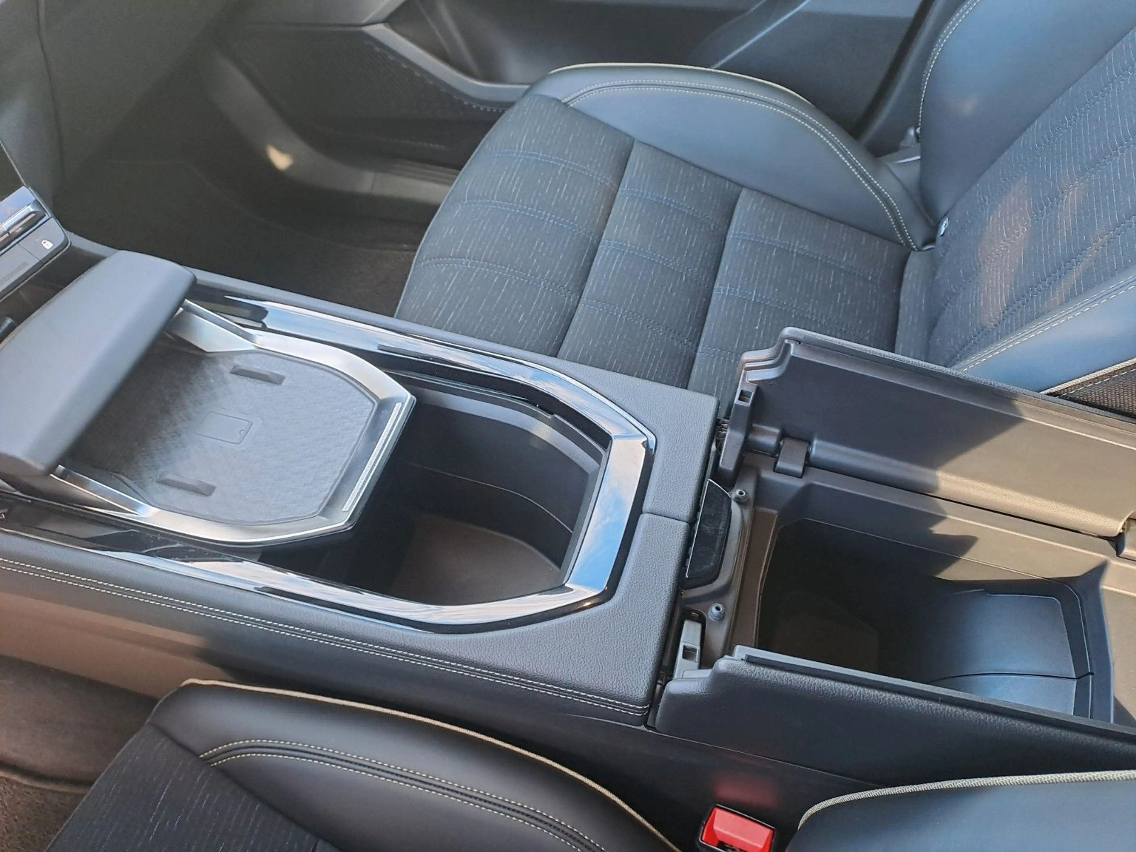 Renault Austral Iconic Hybrid 200 — photo 25