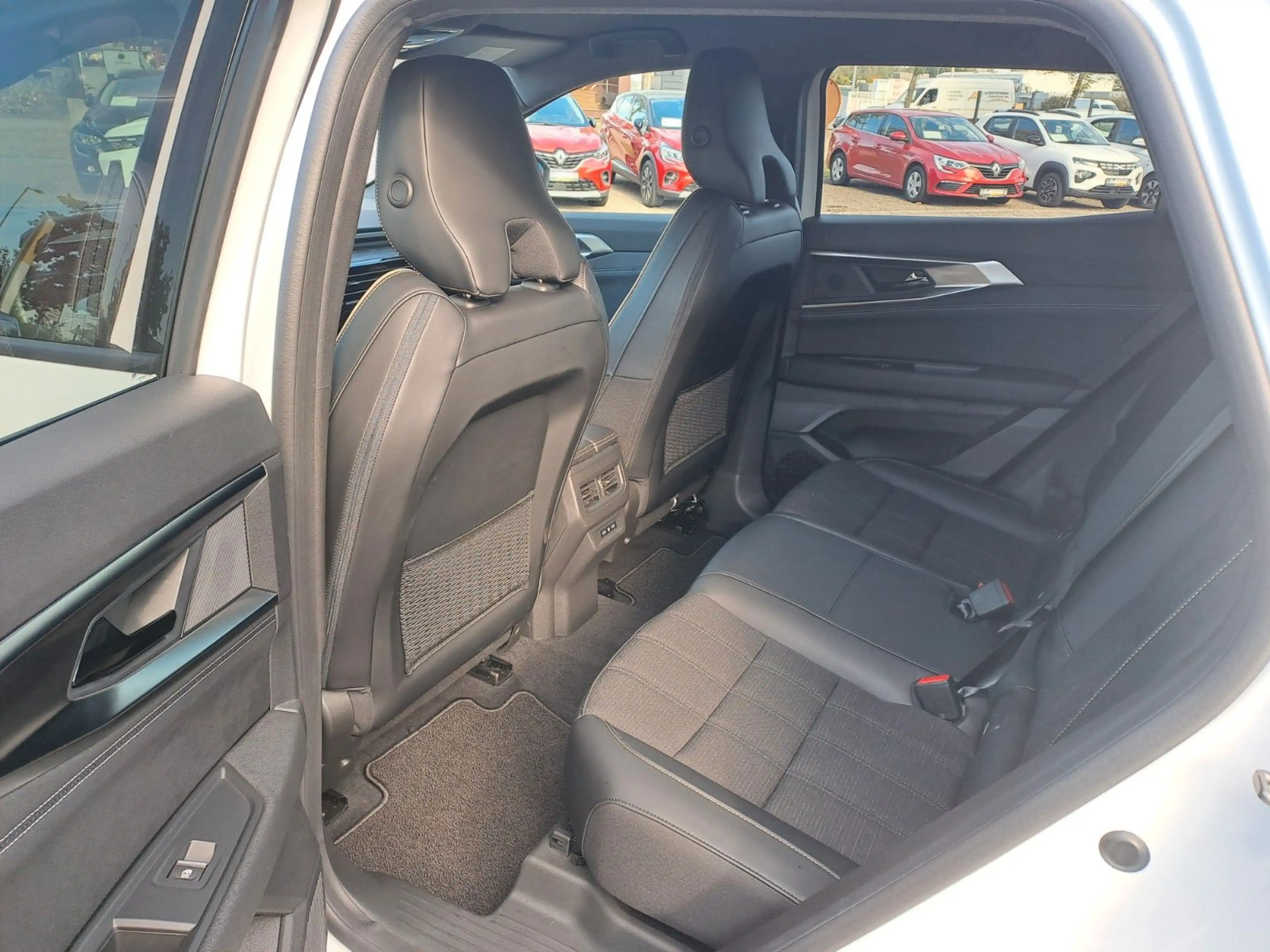 Renault Austral Iconic Hybrid 200 — photo 12