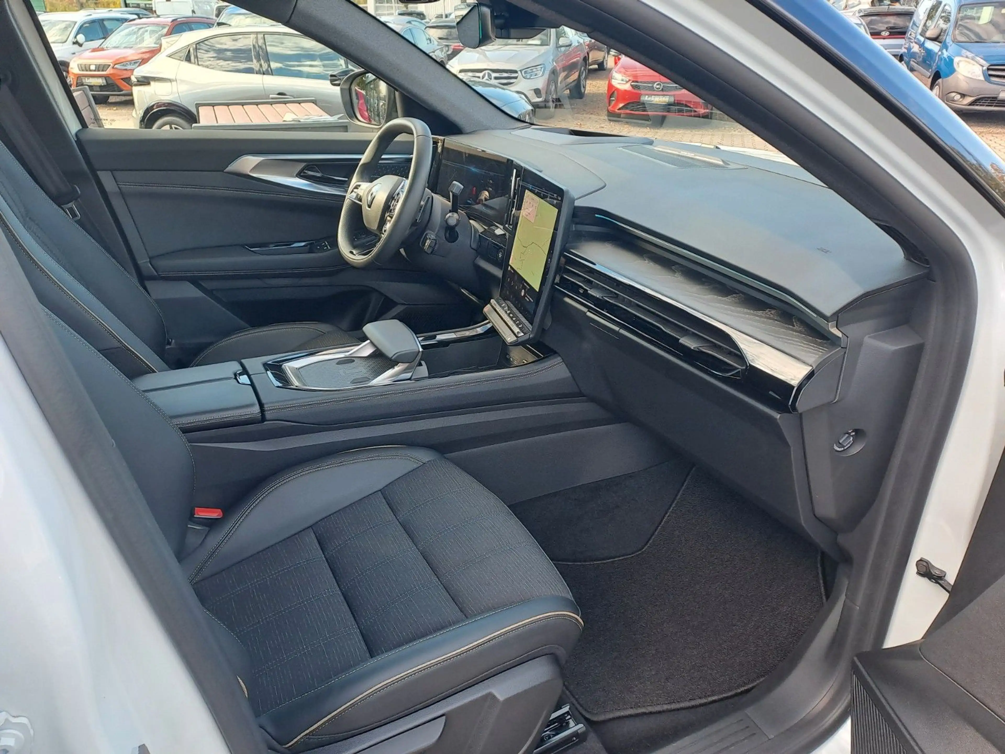 Renault Austral Iconic Hybrid 200 — photo 11
