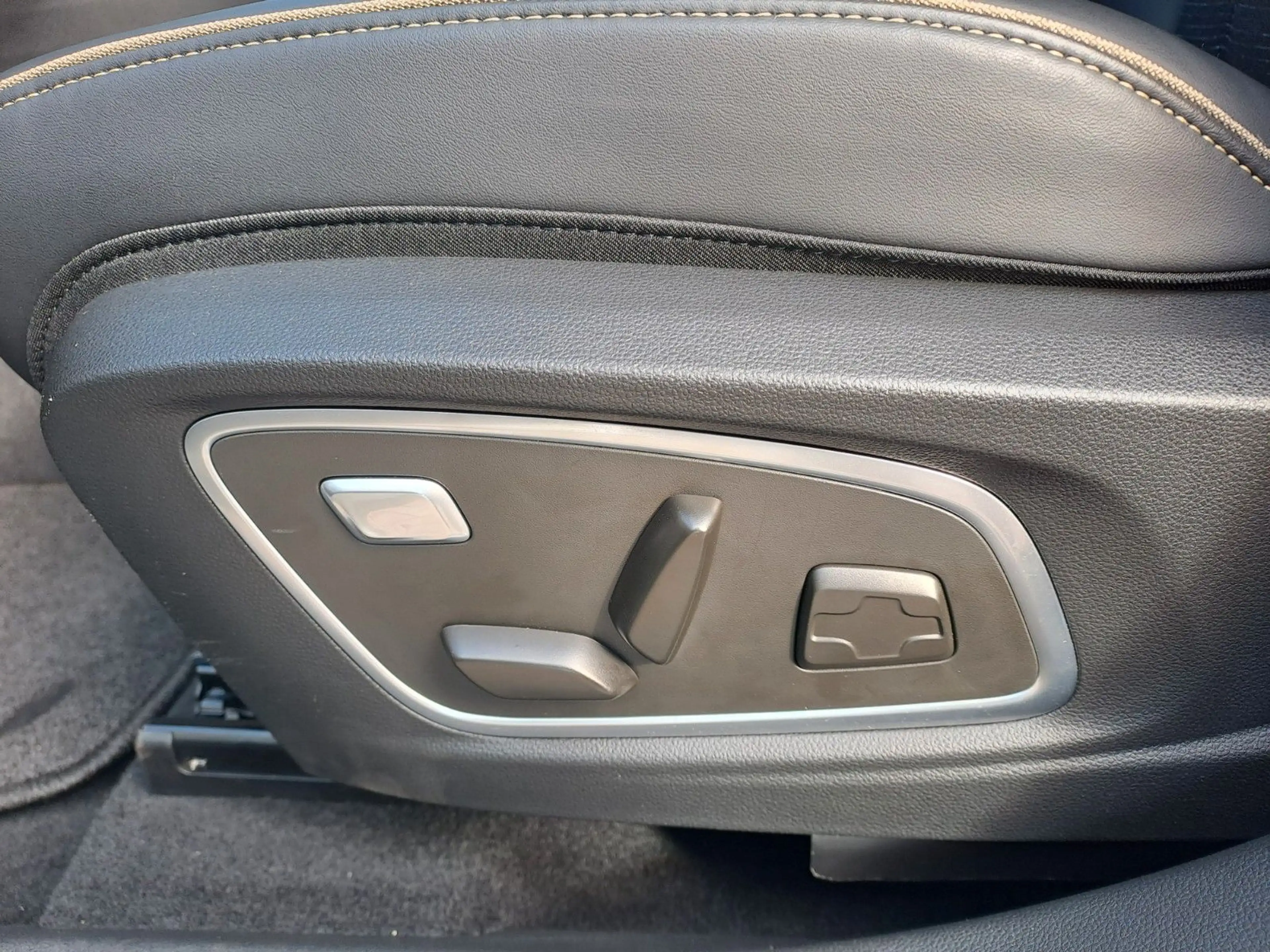 Renault Austral Iconic Hybrid 200 — photo 24