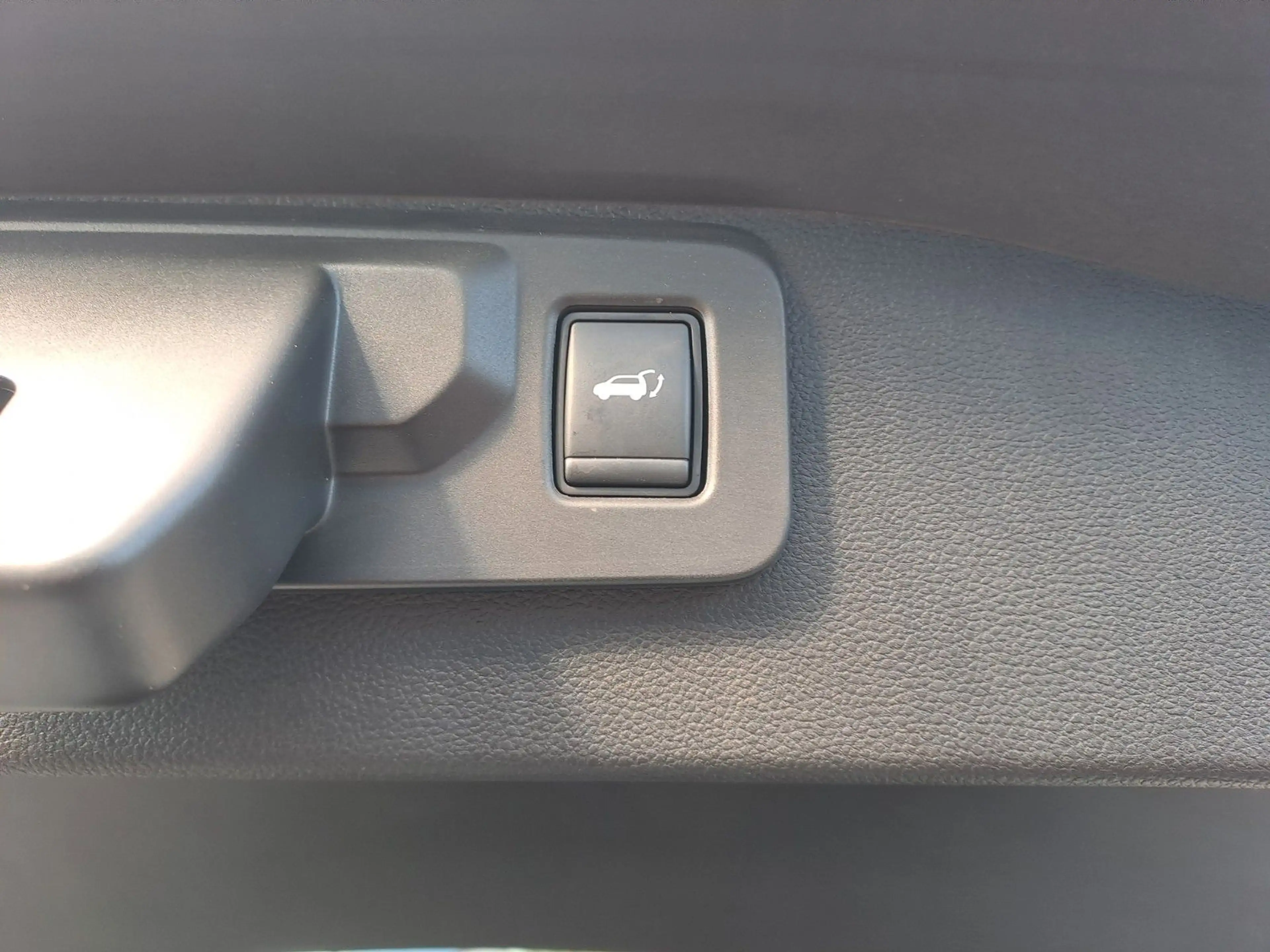 Renault Austral Iconic Hybrid 200 — photo 28
