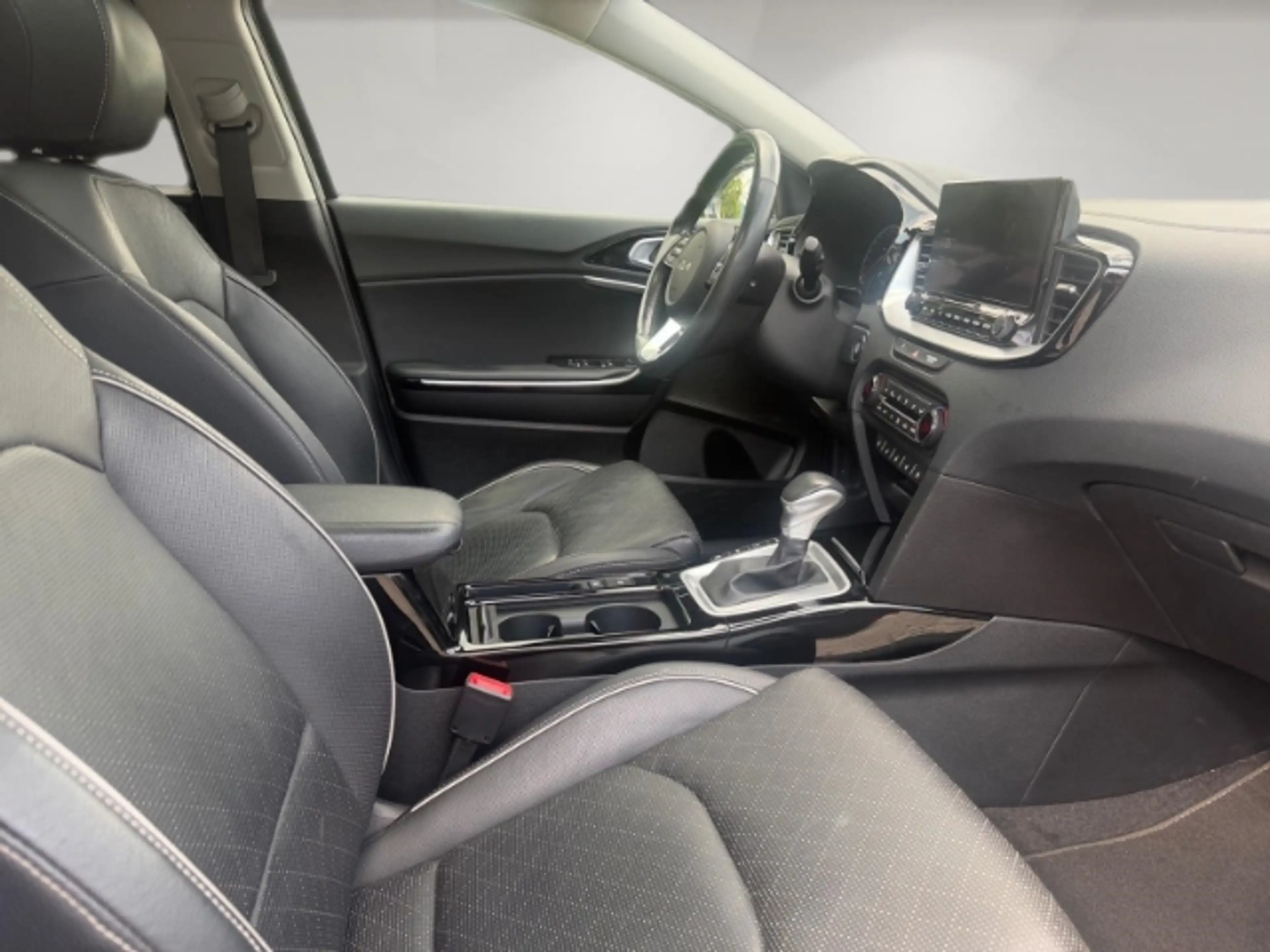 Kia XCeed PLATINUM ED 1.5 T-GDI DCT7 GLASDACH,NAVI,DAB — photo 14