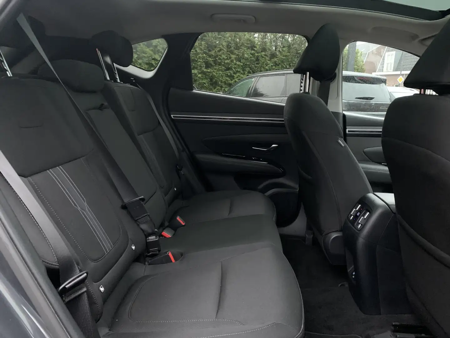Hyundai TUCSON PHEV Smart 4WD aut., Pano | Camera | Navi & CarPla Grijs - 2