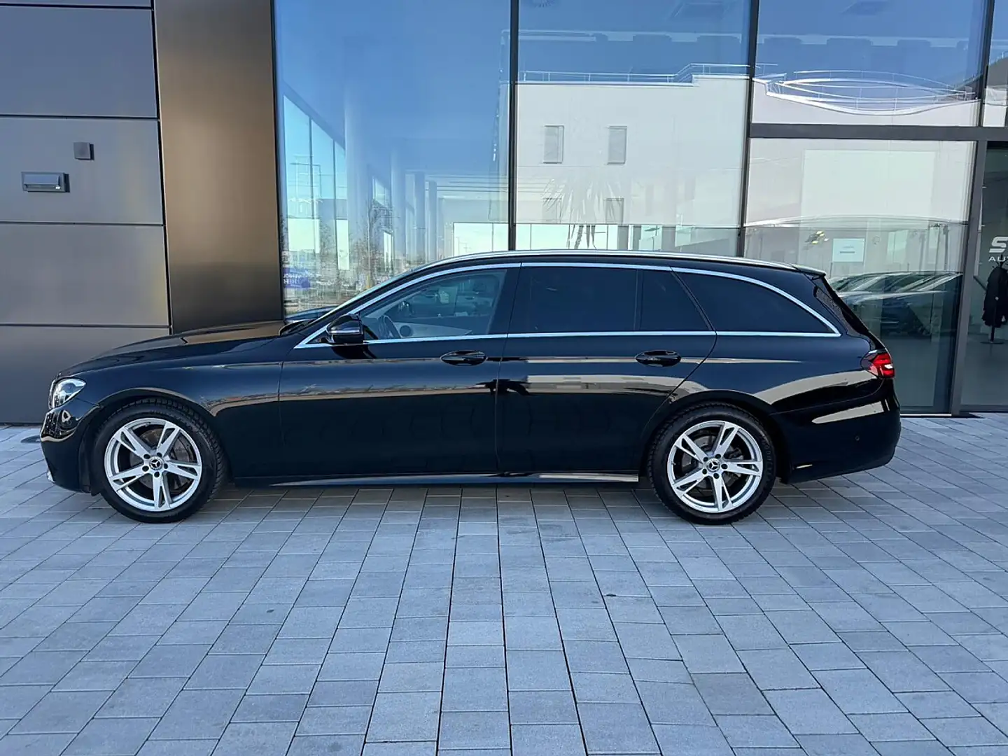 Mercedes-Benz E 200 d T Aut. *AMG LINE* AMBIENTE* NAVI* LUFTFEDERUNG* Schwarz - 2