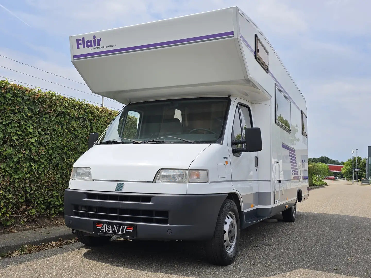 Niesmann+Bischoff FLAIR 6 PERSOONS CAMPER MET SLECHTS 91.393 KM Wit - 2