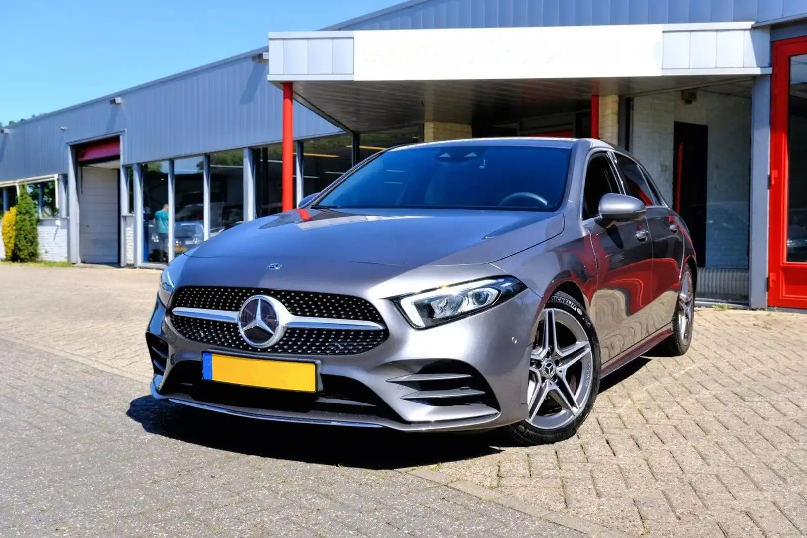 Mercedes-Benz A 180 d AMG LED/PRIVACY/MEDIA/ASSIST/PDC/H-SEAT/NAVI/ACC Argent - 1