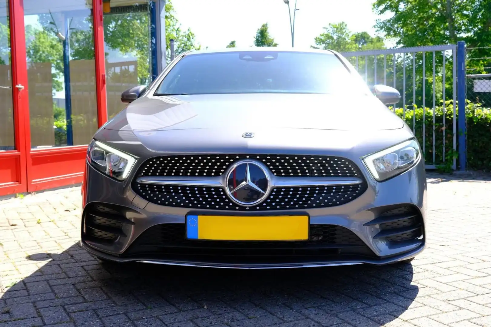 Mercedes-Benz A 180 d AMG LED/PRIVACY/MEDIA/ASSIST/PDC/H-SEAT/NAVI/ACC Argent - 2