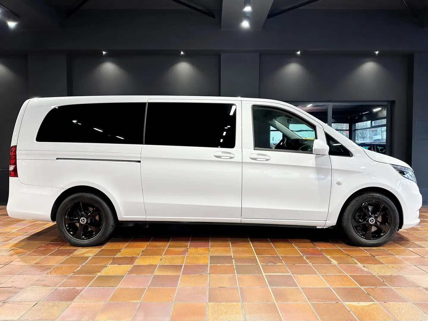 Mercedes-Benz Vito TOURER 119 EXTRALANG 9-SITZE LEDER STANDHZG AHK-2, Weiß - 1
