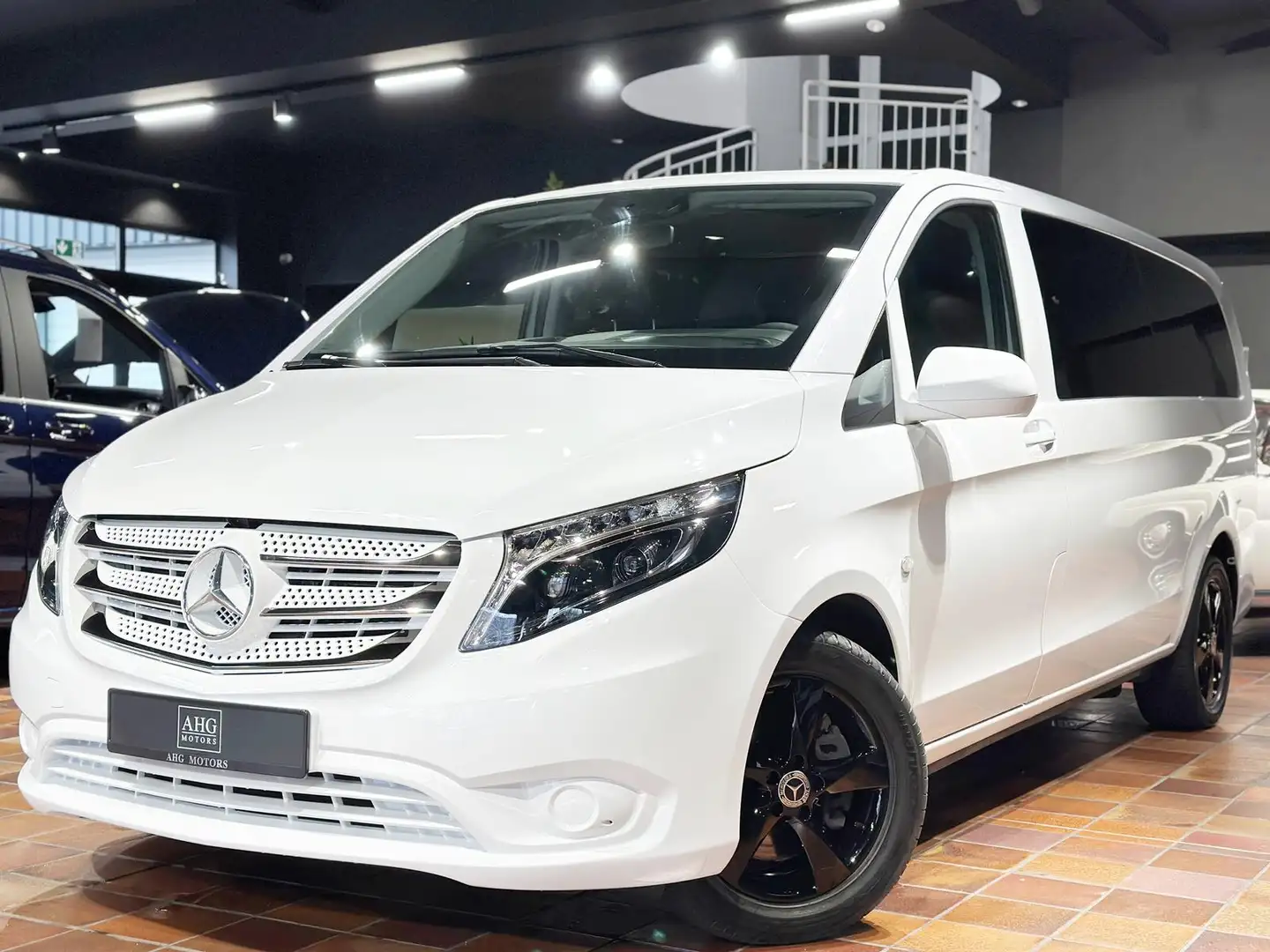 Mercedes-Benz Vito TOURER 119 EXTRALANG 9-SITZE LEDER STANDHZG AHK-2, Weiß - 2