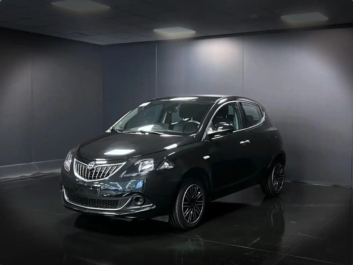 Lancia Ypsilon 1.0 FireFly 5 porte S&S Hybrid Ecochic Silver Nero - 1