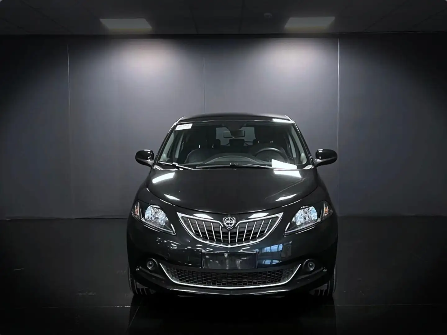 Lancia Ypsilon 1.0 FireFly 5 porte S&S Hybrid Ecochic Silver Nero - 2