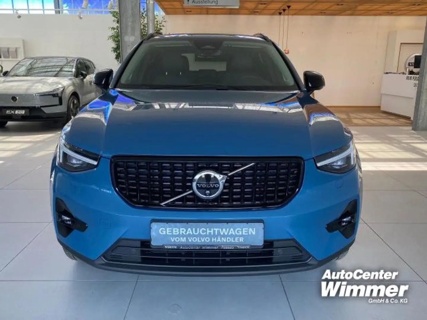 Volvo XC40 B4 B DKG Ultra Dark Pano+360 Kamera uvm. Navi Blau - 2