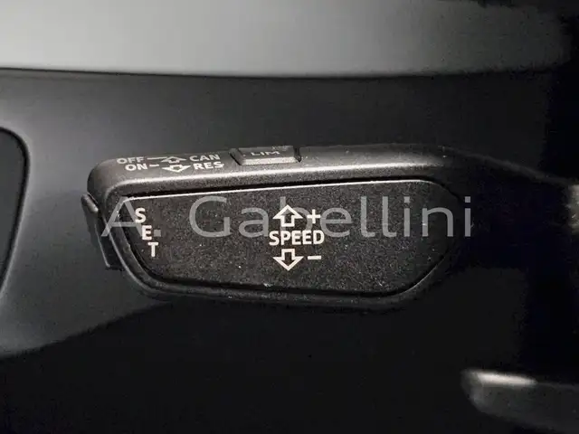 Audi Q7 view 10