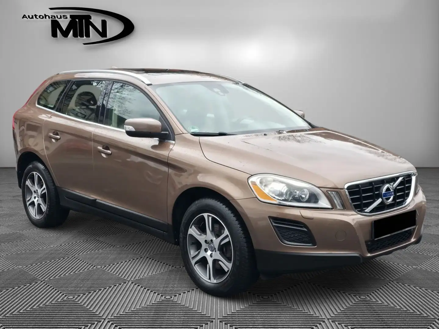 Volvo XC60 /ALLRAD/LEDER/NAVI/R.KAMERA/VOLL-SCHECKHEFT Braun - 1