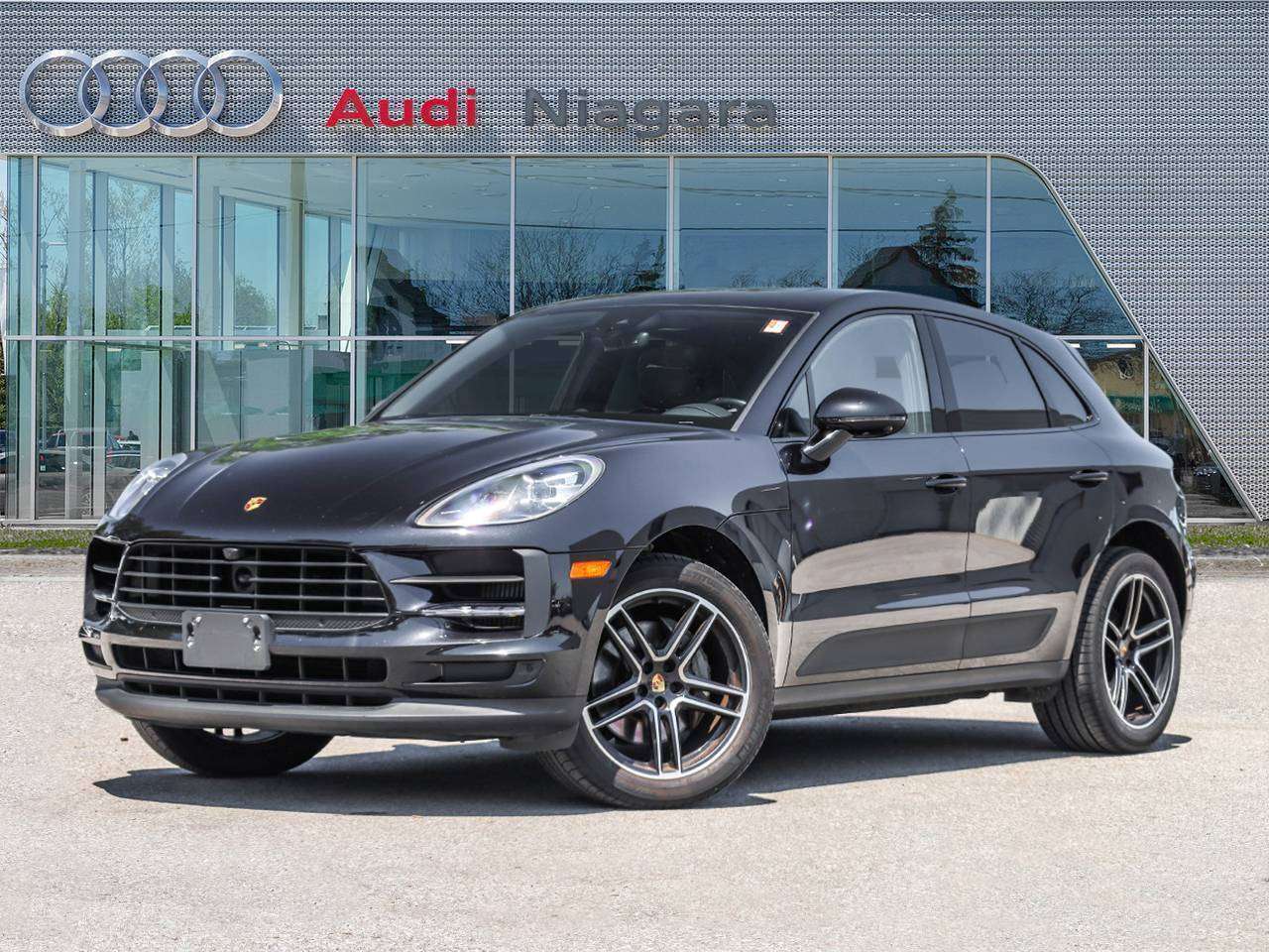 2021 Porsche Macan Premium Package Plus | 20" Wheels