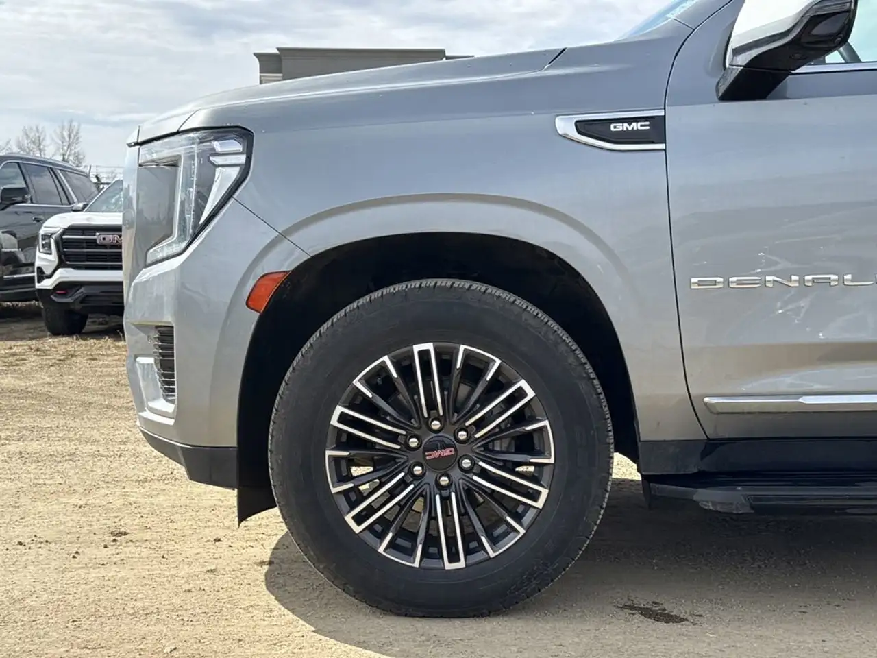 GMC Yukon снимка GMC Yukon