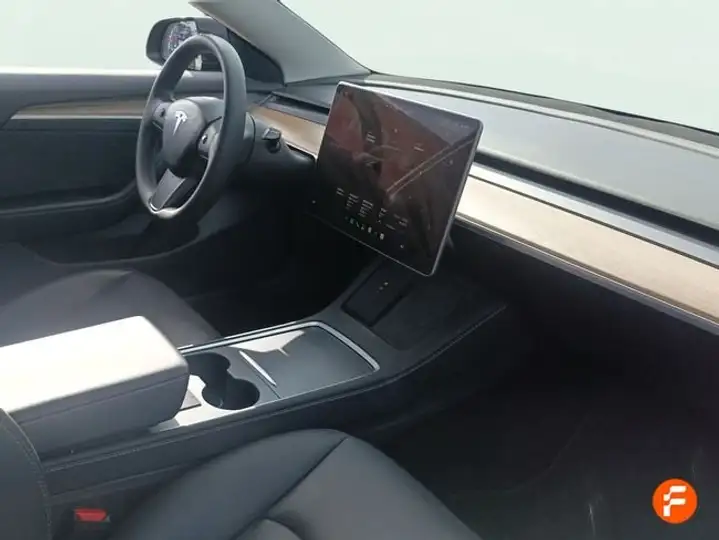 Tesla Model 3 2023, foto 23