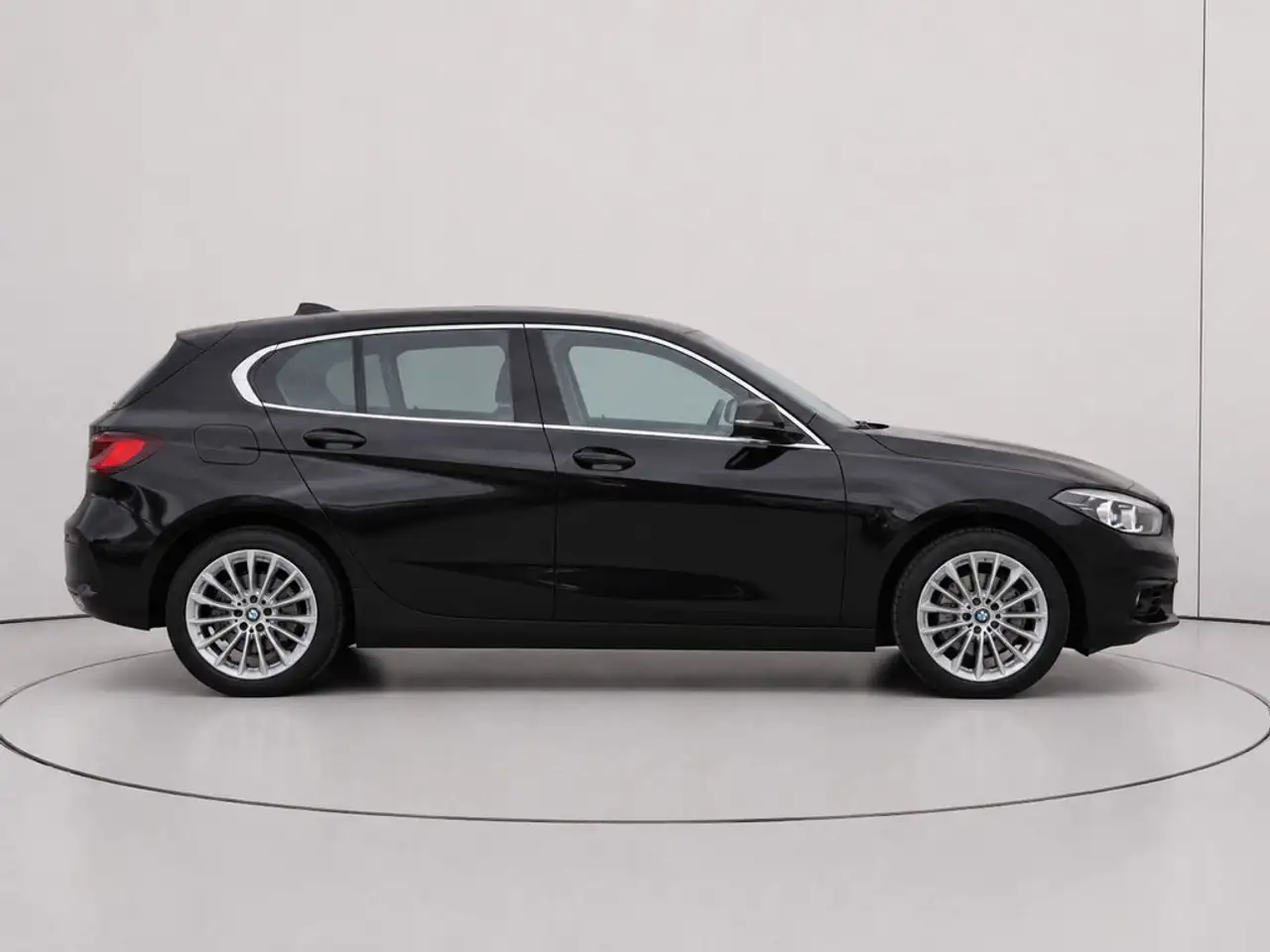 2023 BMW 118 118i, photograph 2