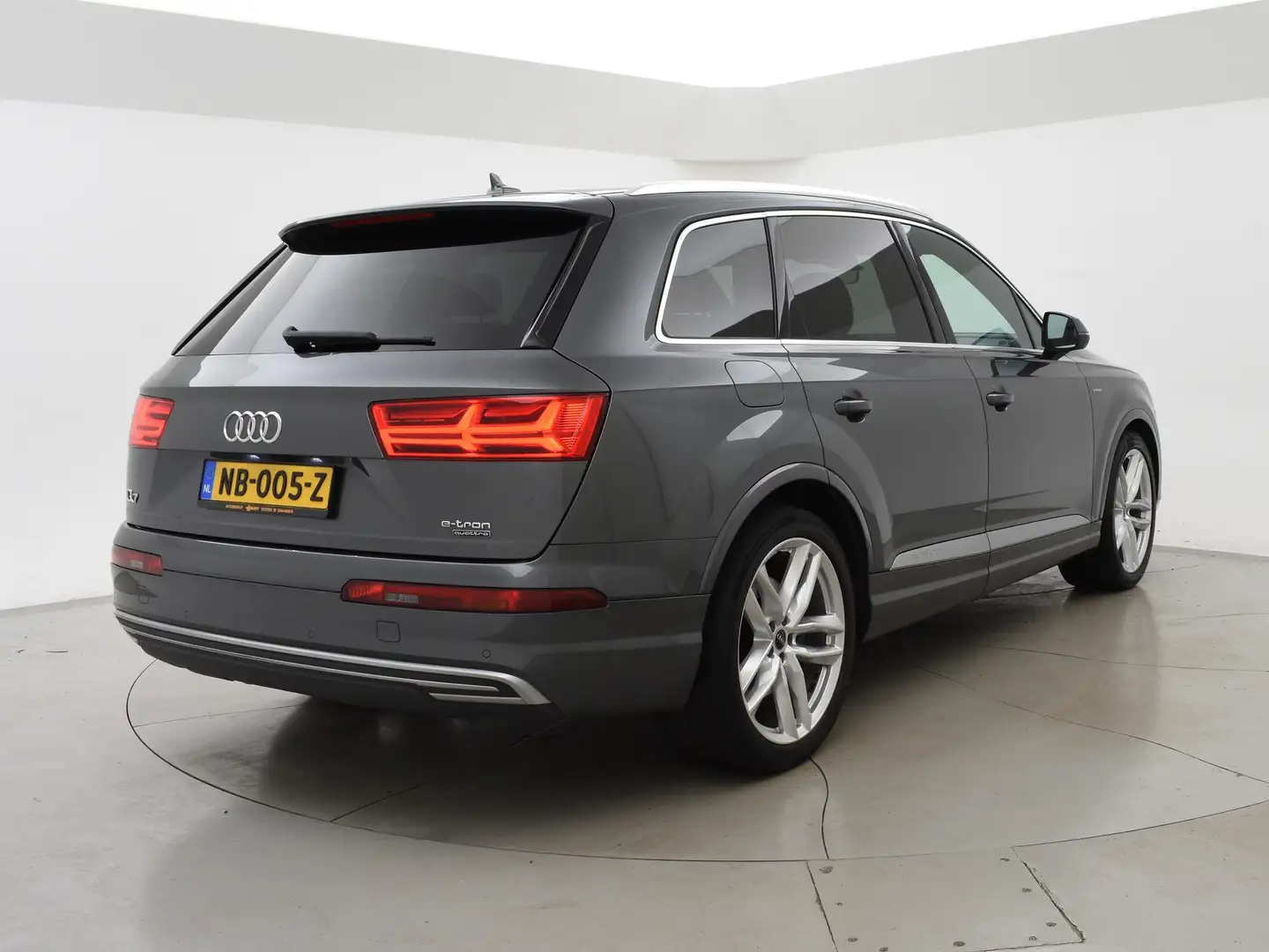 Audi Q7 3.0 TDI E-TRON 374 PK SPORT + S-LINE INTERIEUR | L Grijs - 2