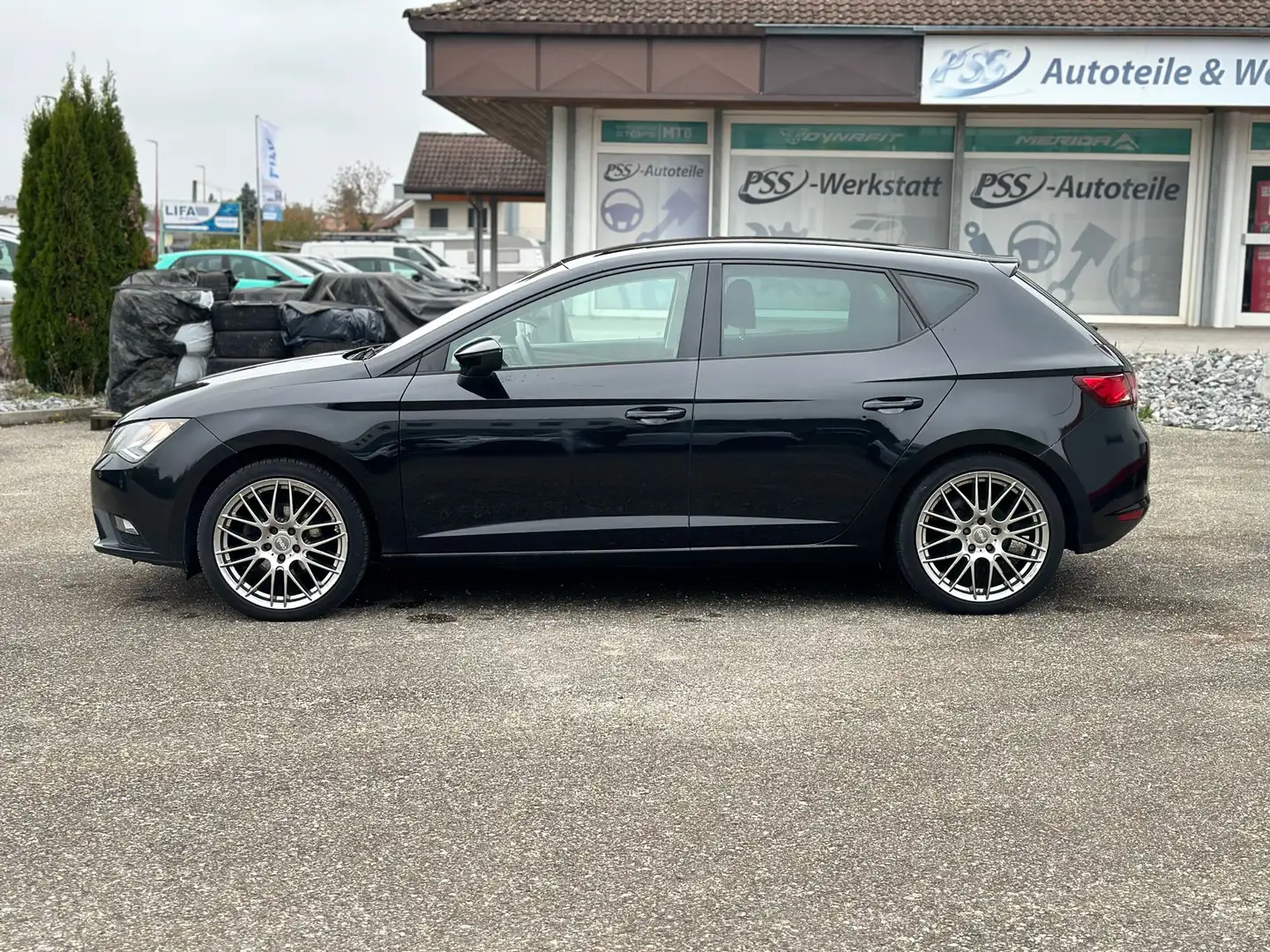 SEAT Leon Reference Schwarz - 2