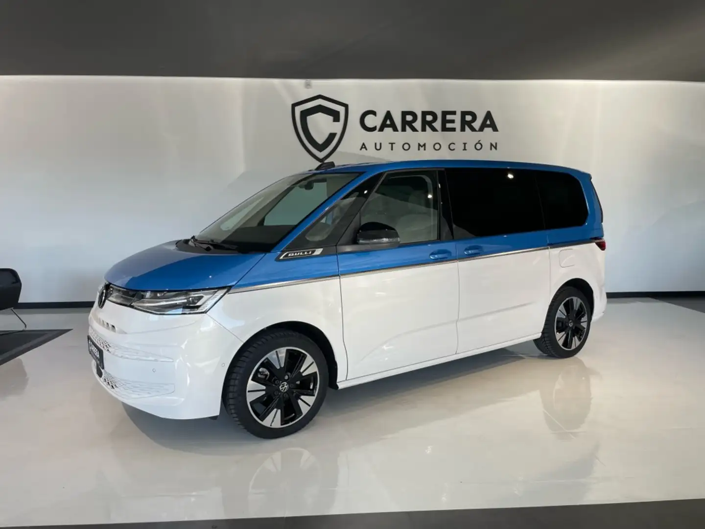 Volkswagen T7 Multivan 2.0TDI Batalla Corta Style DSG 110kW Azul - 1