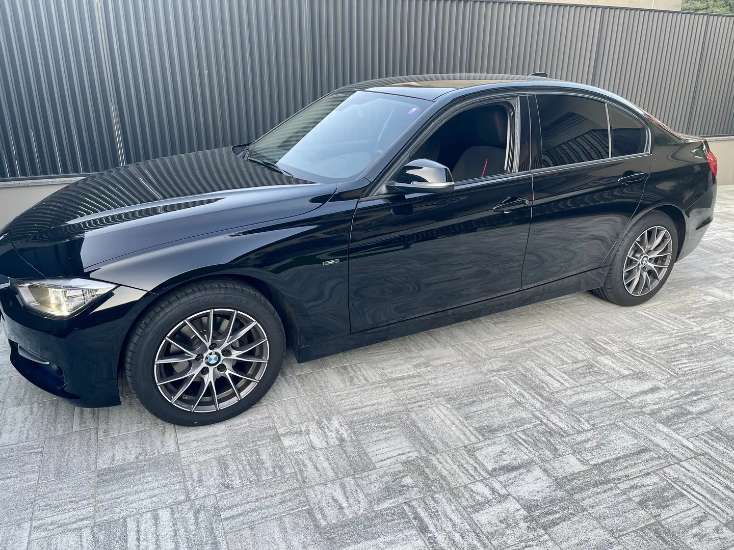 BMW 320 320d xdrive sport - 1