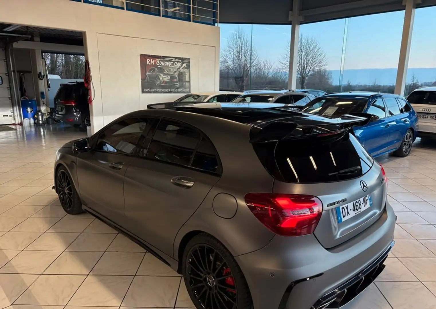Mercedes-Benz A 45 AMG Mercedes A45 AMG 381ch 4MATIC PACK AERO CAMERA-CARPLAY-JANTES 19-TOIT OUV-SIEGES RECARO-GRIS MAT-SON HARMAN KARDON Grau - 2