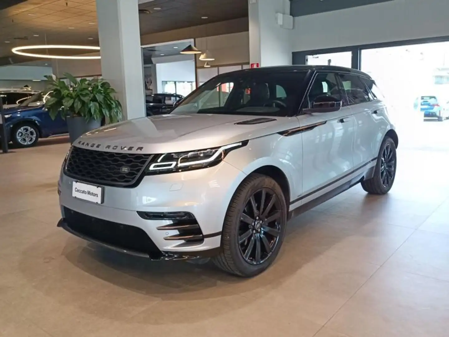 Land Rover Range Rover Velar 2.0d i4 R-Dynamic S 240cv auto my19 Argento - 1