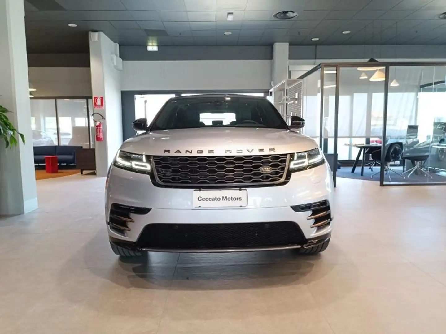 Land Rover Range Rover Velar 2.0d i4 R-Dynamic S 240cv auto my19 Argento - 2