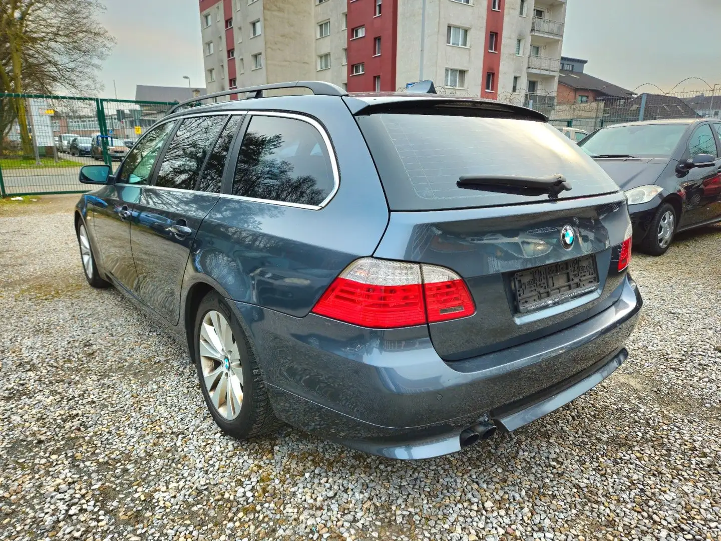 BMW 525 d  Touring /Automatik/Leder/Navi/PDC Grau - 2