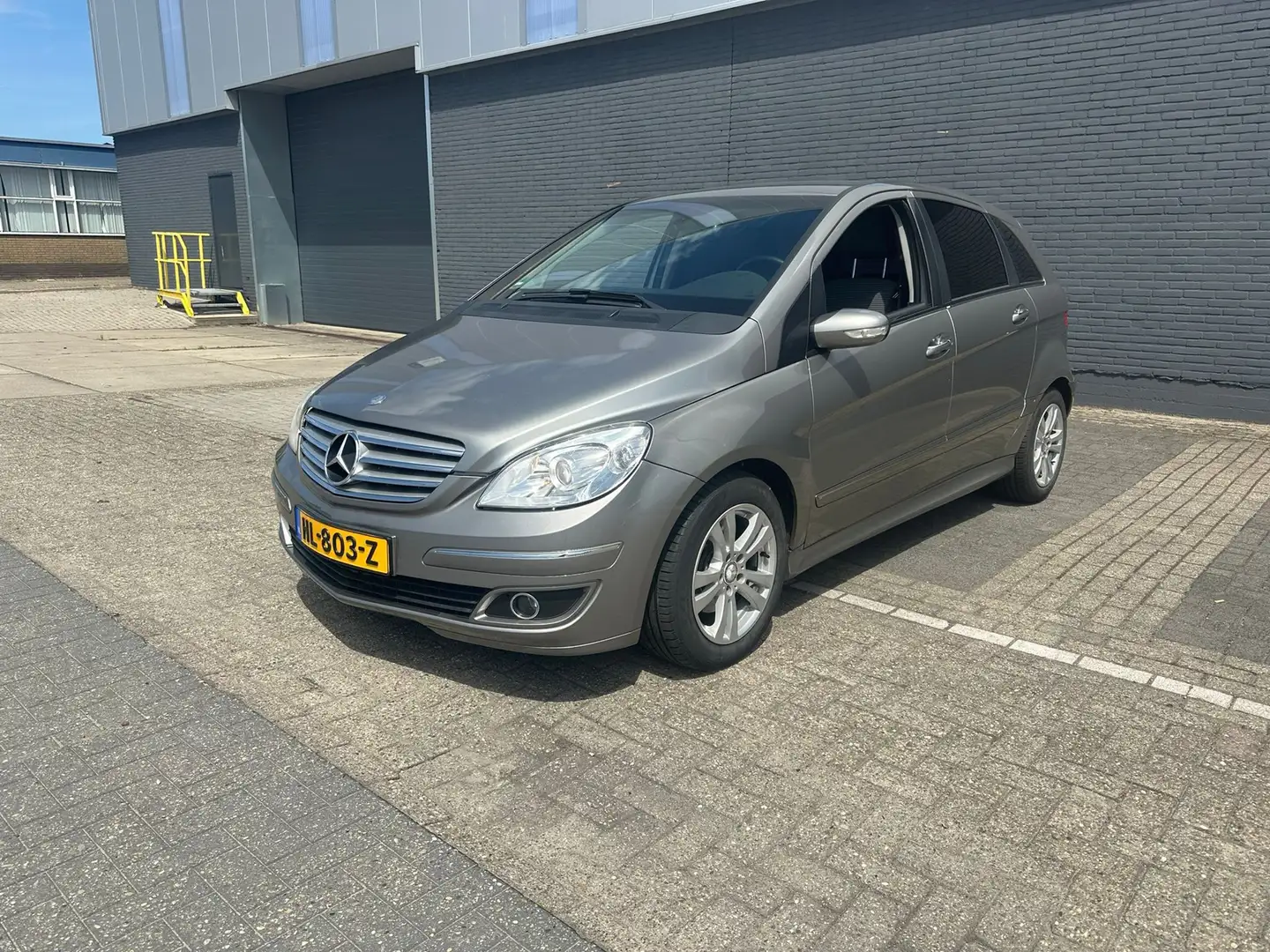 Mercedes-Benz B 200 Grijs - 1