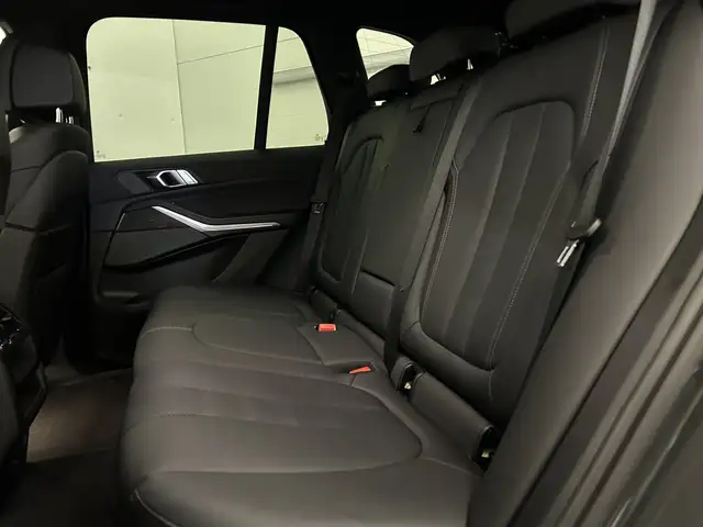 BMW X5 view 16