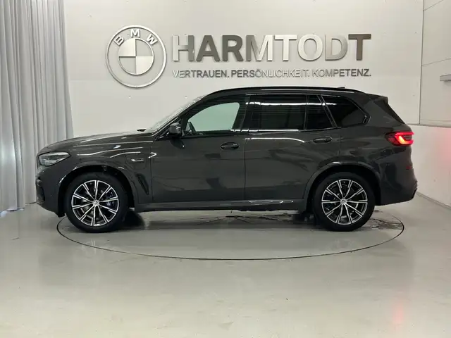 BMW X5 view 4