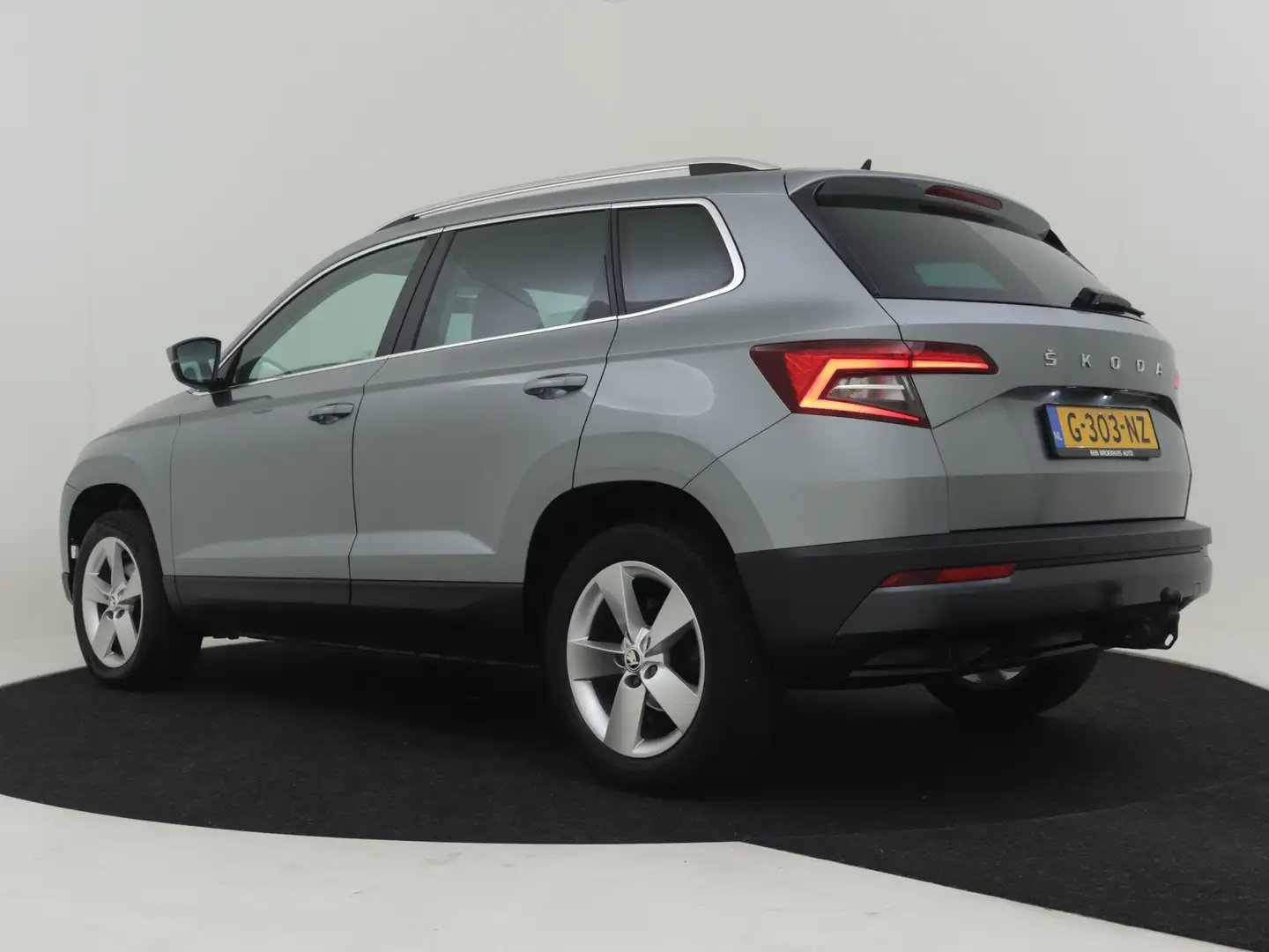 Skoda Karoq 1.0 TSI Business Edition 115pk | Trekhaak | Cruise Grijs - 2