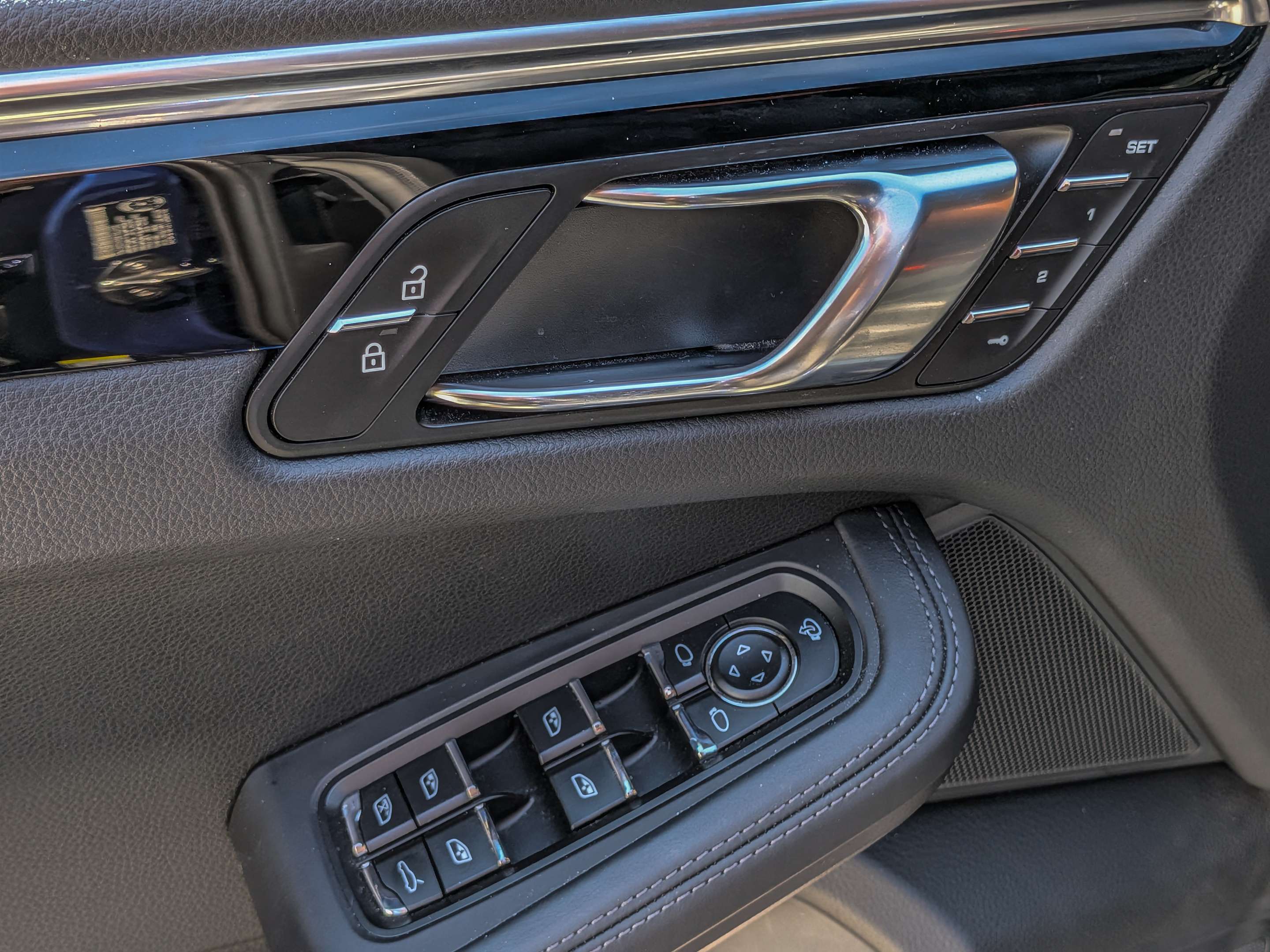2024 Porsche Macan S AWD thumb 11