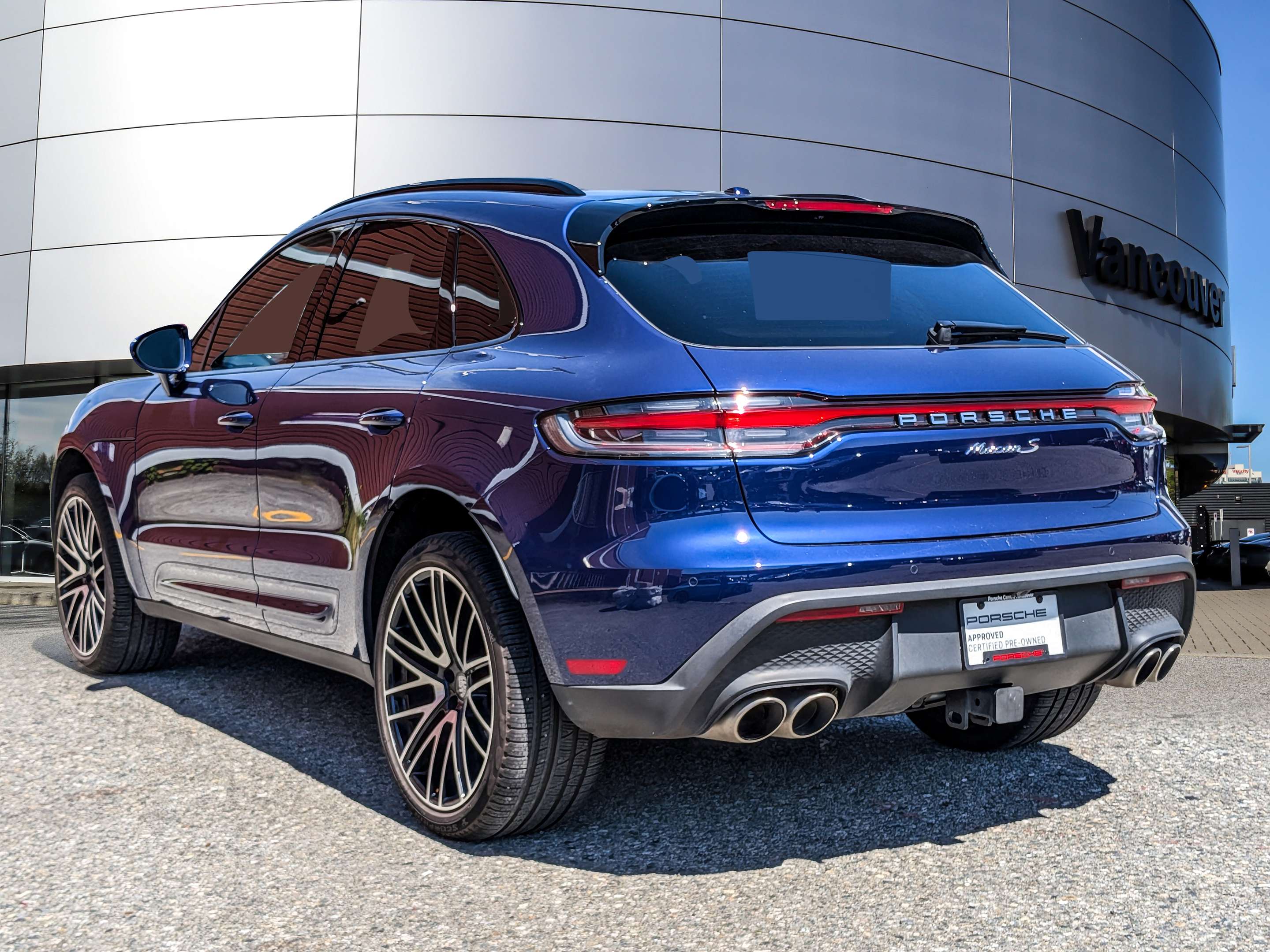 2024 Porsche Macan S AWD alt 3