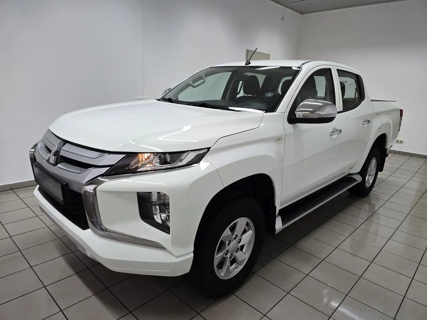 Mitsubishi L200 Doppelkabine 4WD Komfort-Paket GRA Shz AHK Fehér - 1
