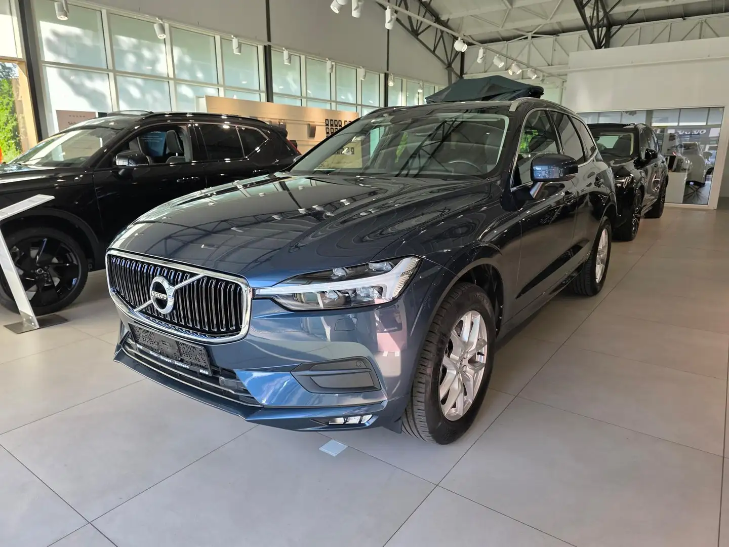 Volvo XC60 B4 Mild-Hybrid Diesel Momentum Pro AWD Blau - 2