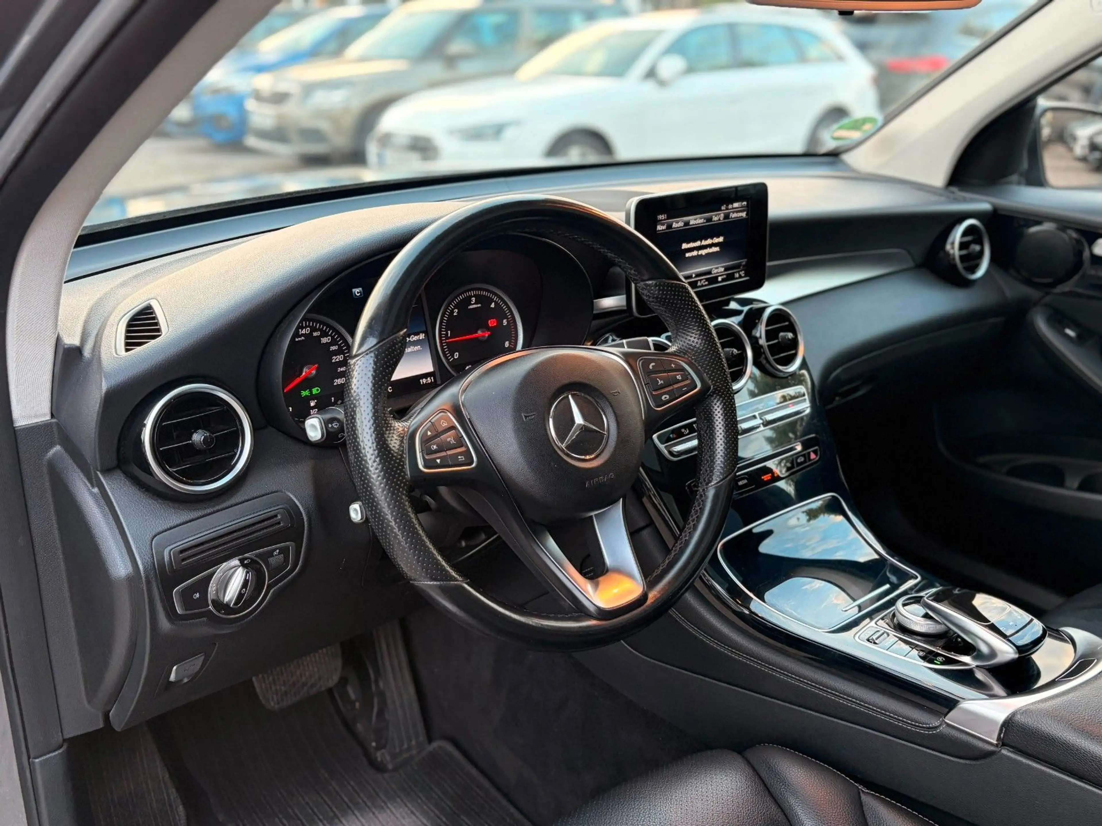Mercedes-Benz GLC 220 d 4Matic |LED |Panorama |Leder — photo 9