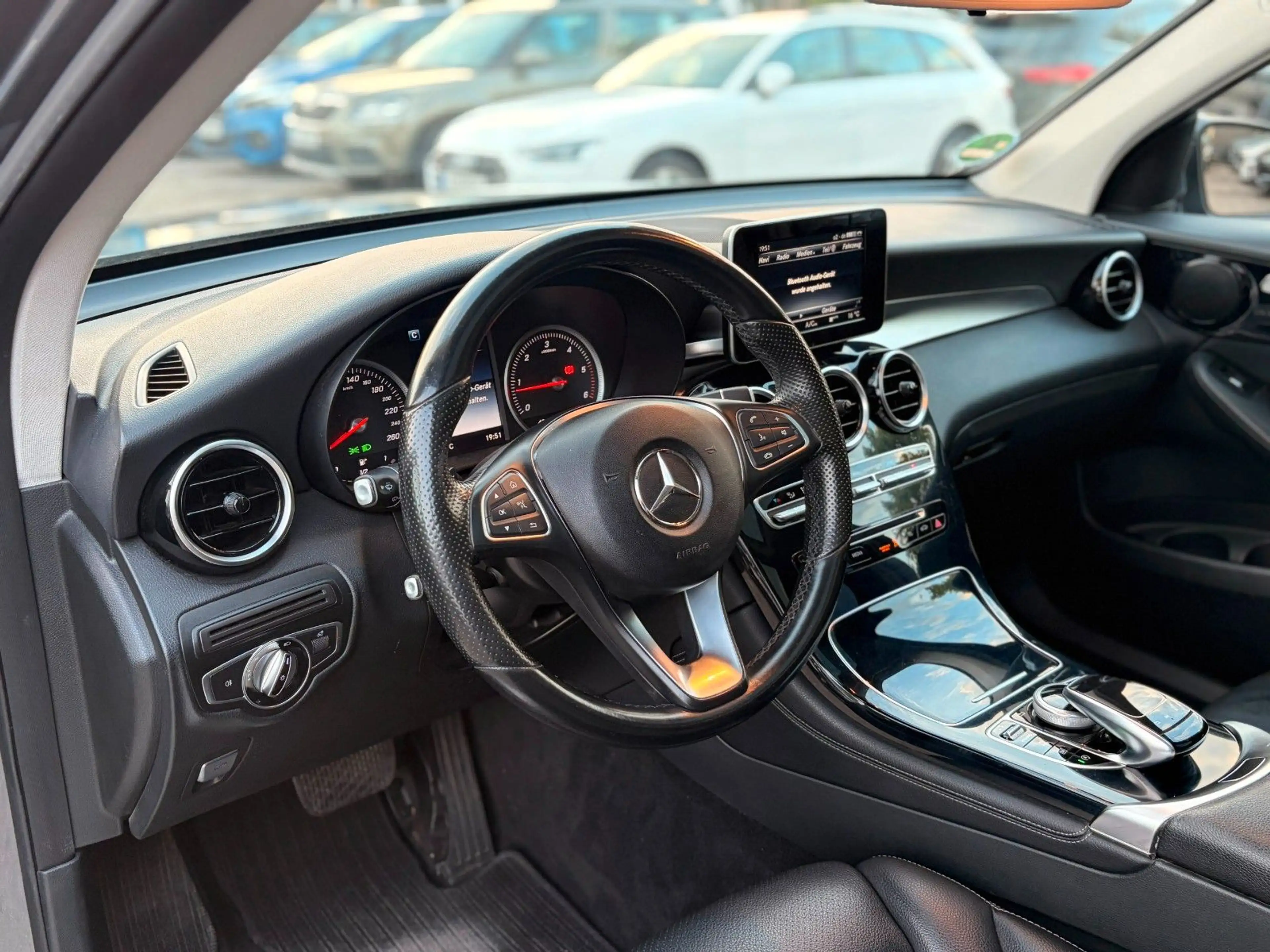 Mercedes-Benz GLC 220 d 4Matic |LED |Panorama |Leder — photo 8