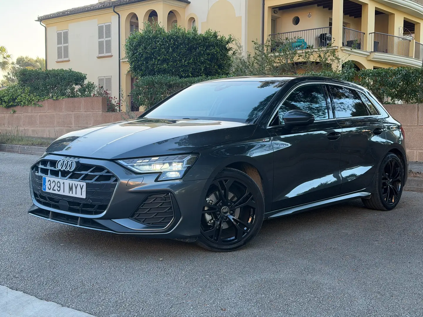 Audi A3 A3 Sportback TFSI Genuine S tronic 110kW Genuine Gris - 1