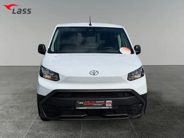 Toyota Proace City view 9