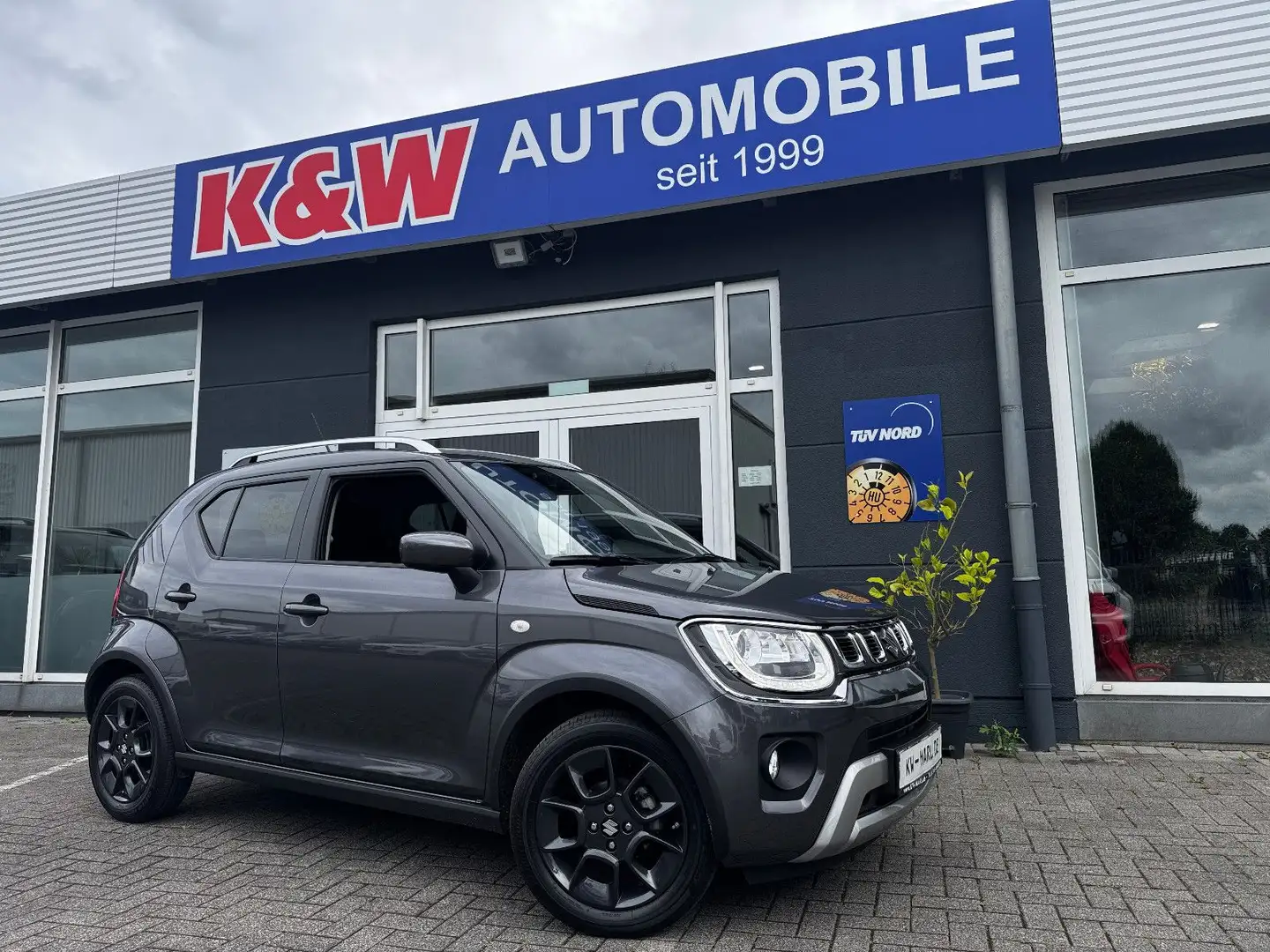Suzuki Ignis Comfort AUTOM. NAVI+CAM KLIMA WINTERRÄDER Gris - 1
