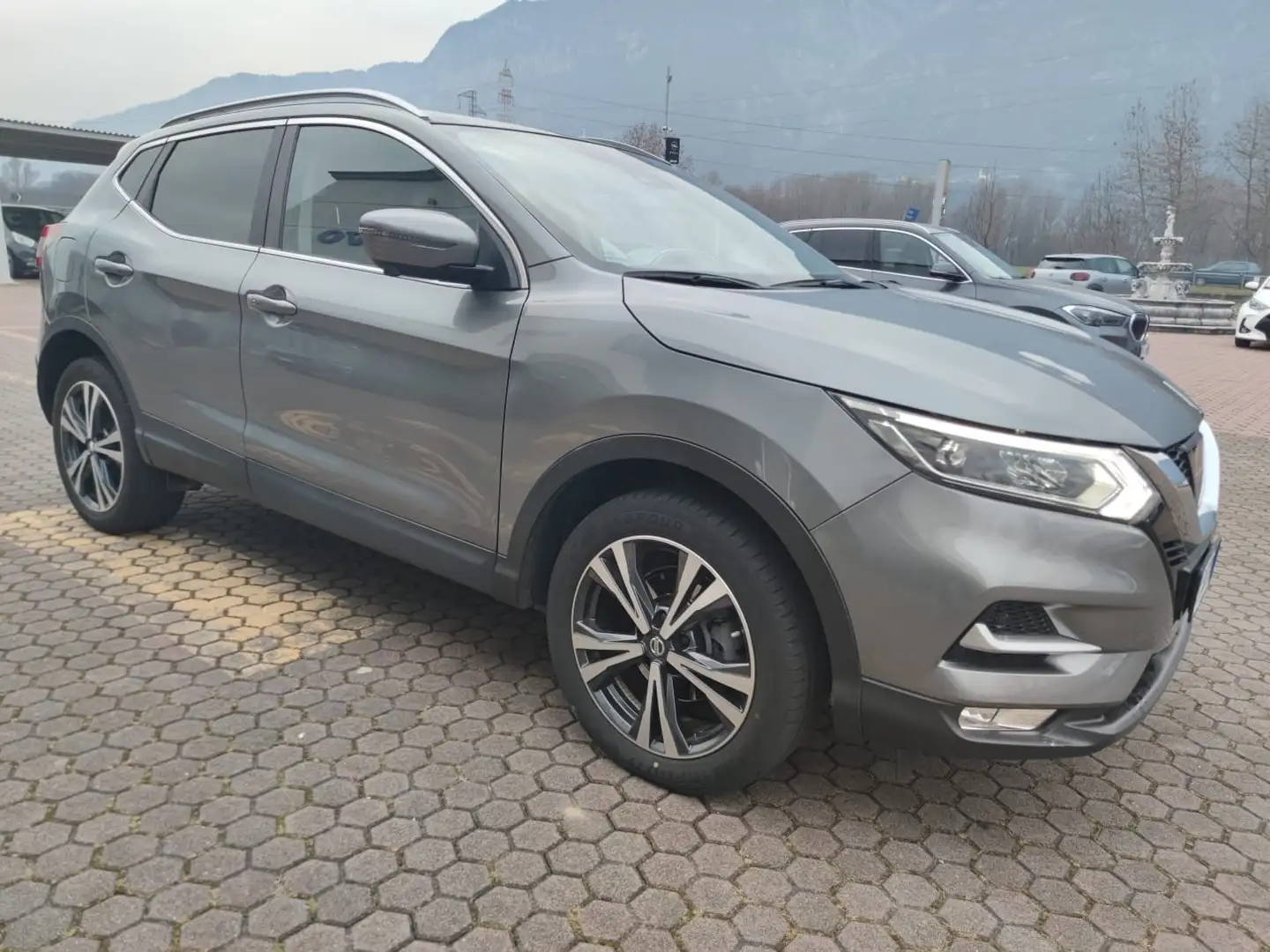 Nissan Qashqai Qashqai II 2017 1.5 dci N-Connecta 110cv Grigio - 2