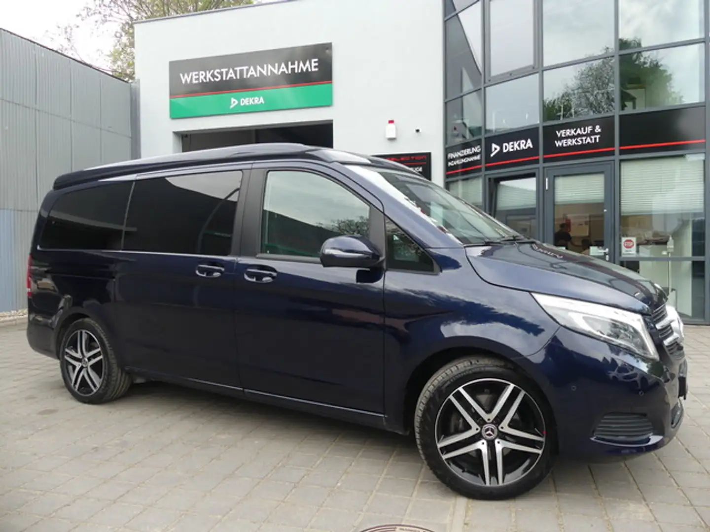 Mercedes-Benz V 250 d 4Mat MARCO POLO STDHZG/KÜCHE/360°/19"AMG Modrá - 1