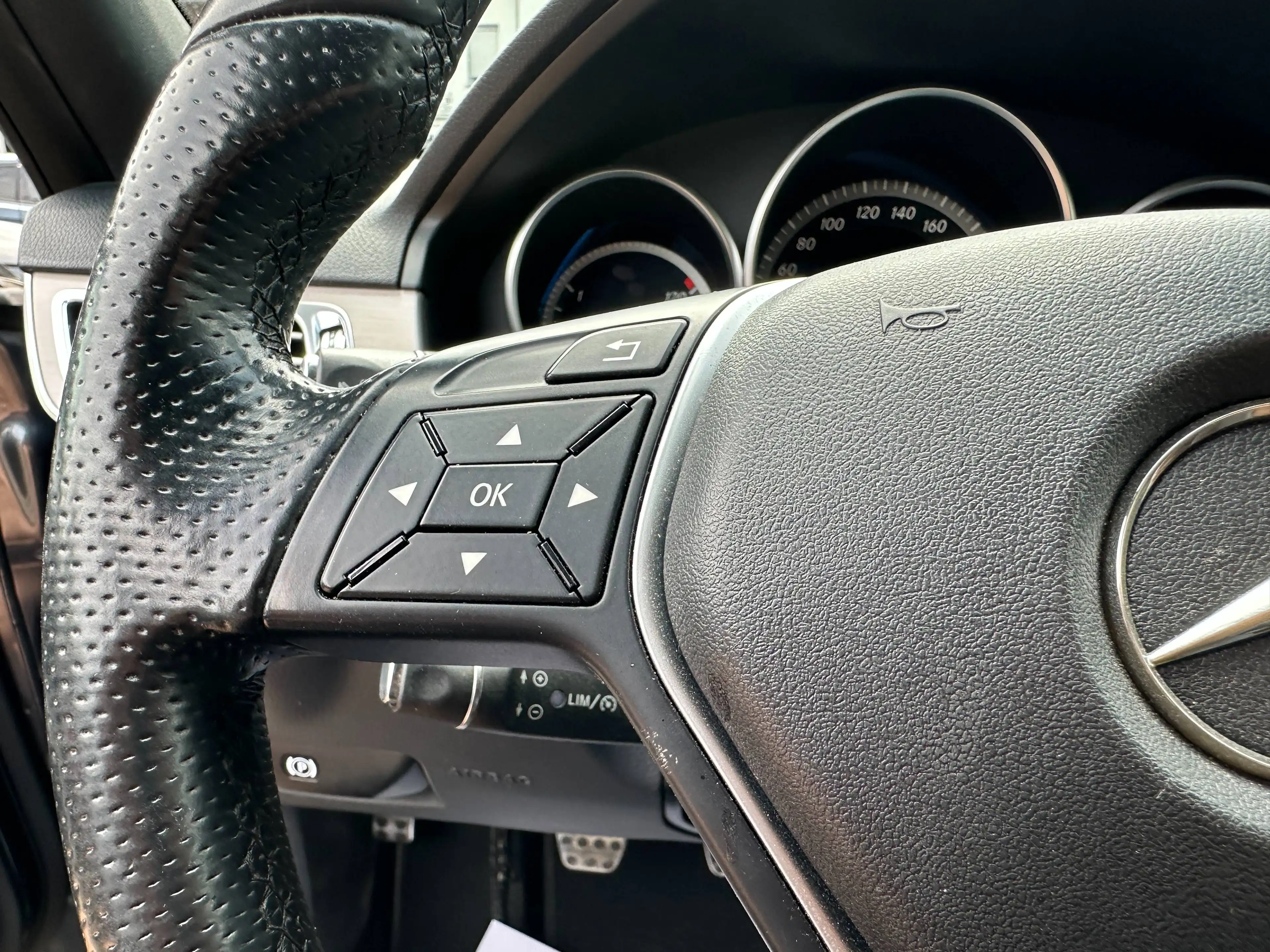 Mercedes-Benz E 200 E 200 CDI BlueEfficiency+AMG PAKET+NAVI+6 GANG+KLIMATRONIK+PDC+SHZ+TEMPOMAT+NIVEAU — photo 11